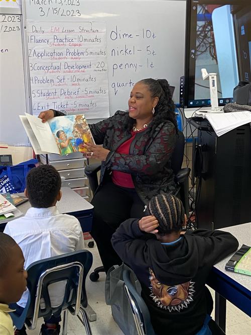 Wayne County Commision Chair Alisha Bell reading to Barton students.